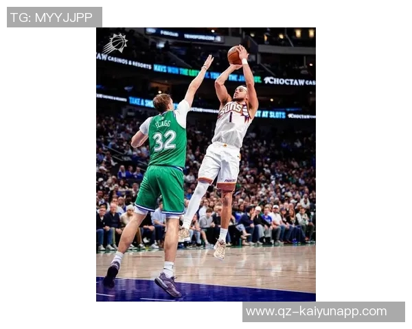 布克第三节发力砍下12分助队逆转全场贡献18分5助攻5抢断表现抢眼