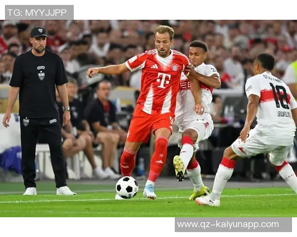 拜仁发布客战门兴海报乌尔比希与莱默尔共同亮相展现团队精神